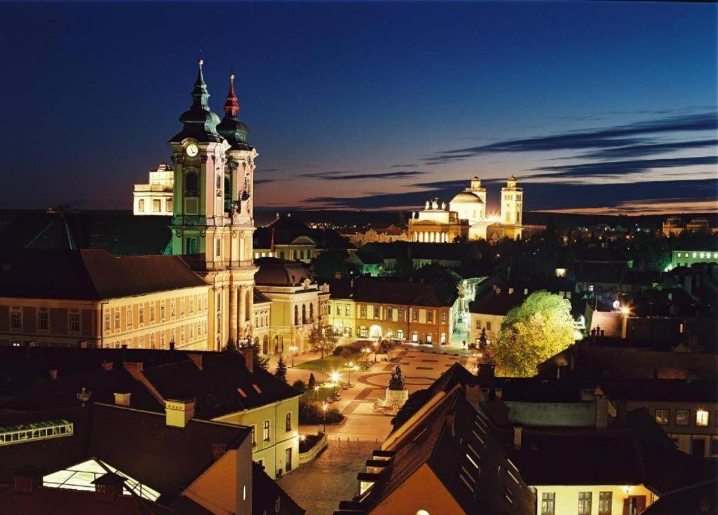 Fortuna Apartmanok Eger Buitenkant foto