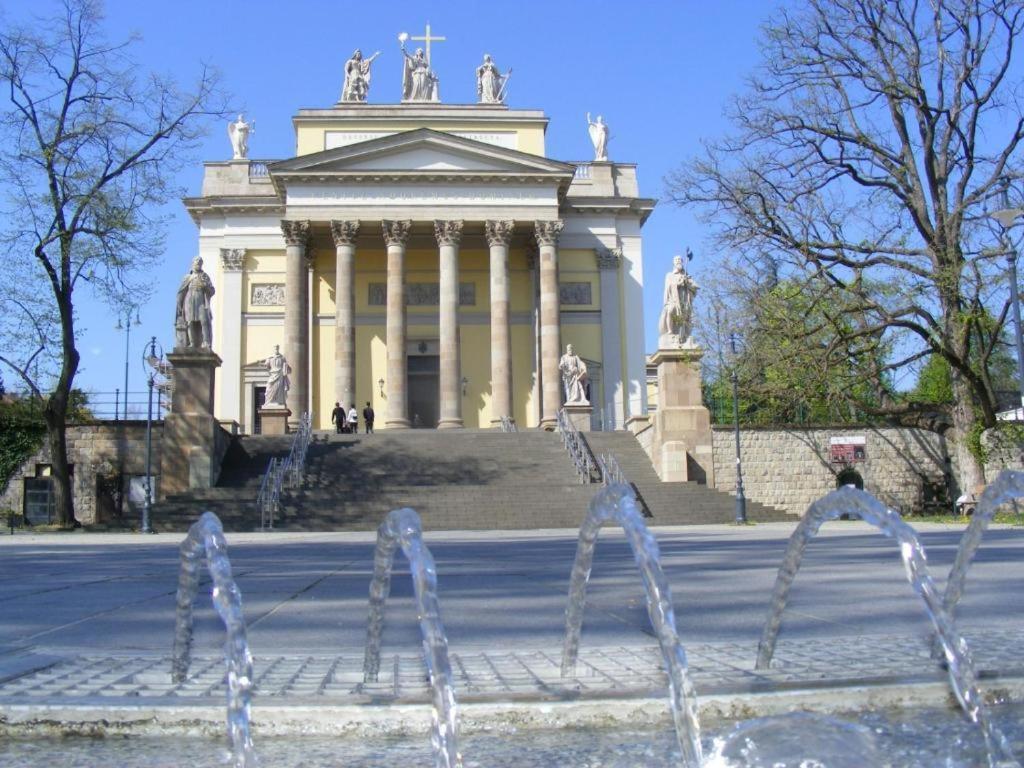 Fortuna Apartmanok Eger Buitenkant foto